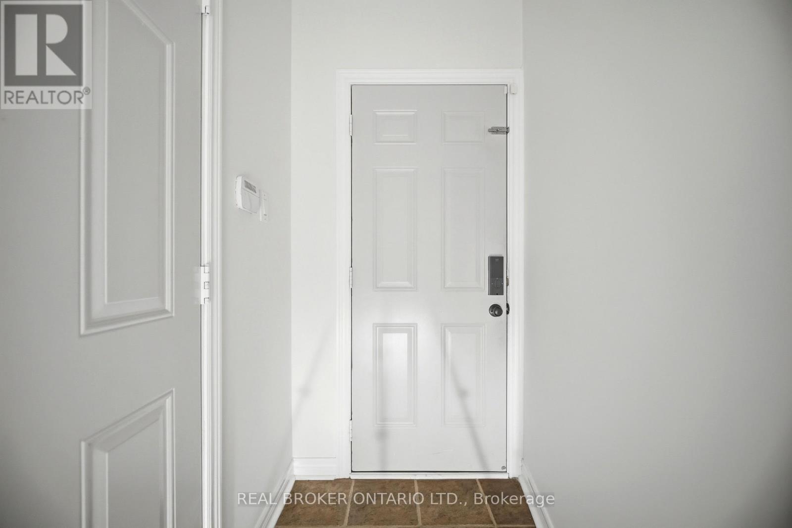 3277 Paul Henderson Drive, Mississauga, Ontario  L5M 0H5 - Photo 6 - W13140444