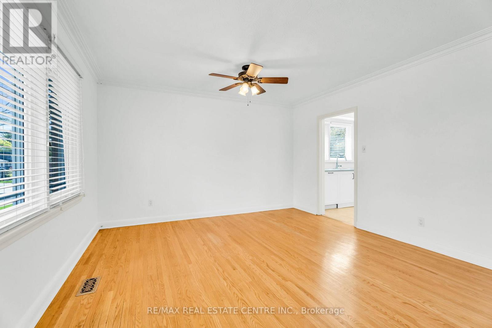 Upper - 48 Maple Avenue S, Mississauga, Ontario  L5H 2R6 - Photo 10 - W13140452