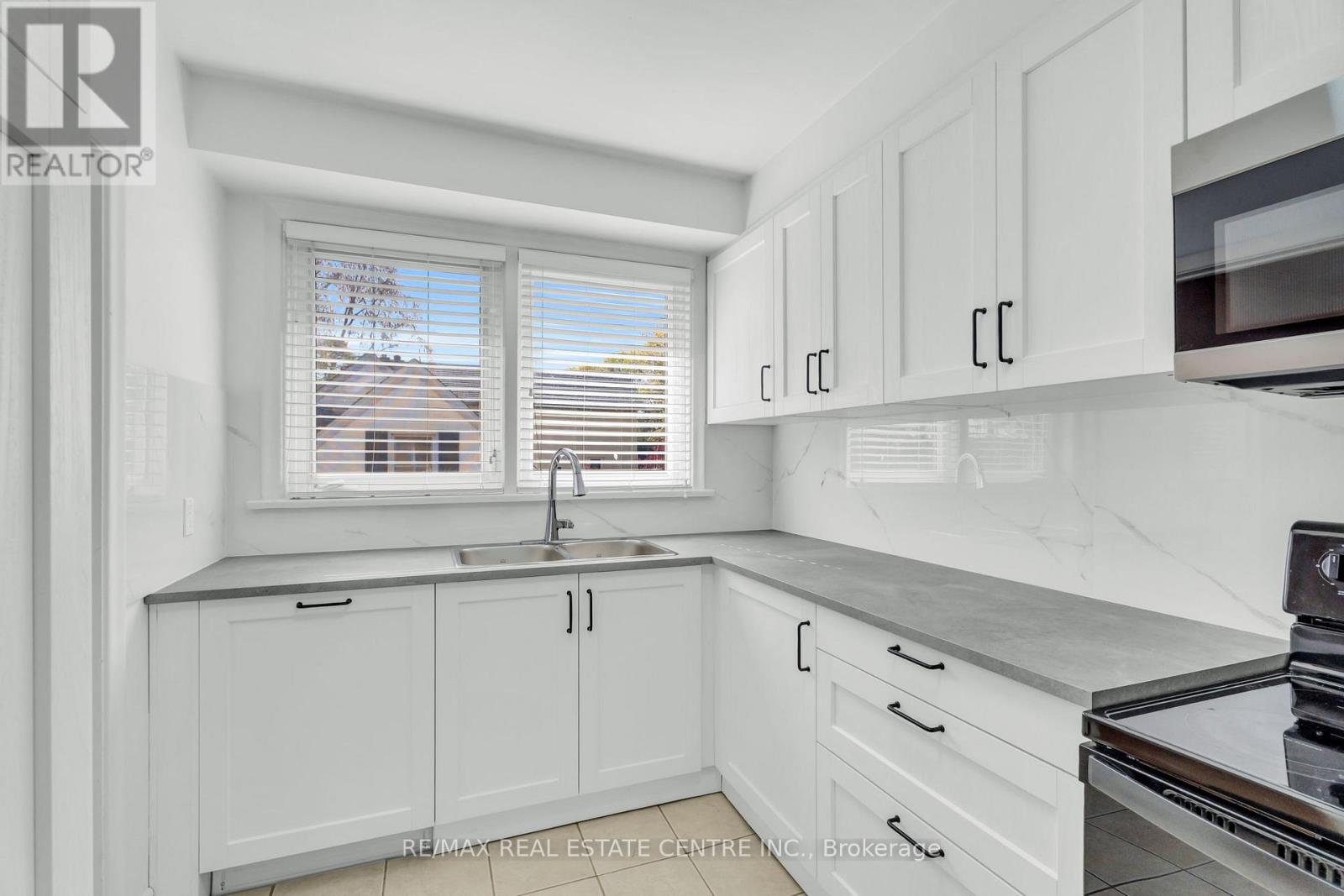 Upper - 48 Maple Avenue S, Mississauga, Ontario  L5H 2R6 - Photo 18 - W13140452