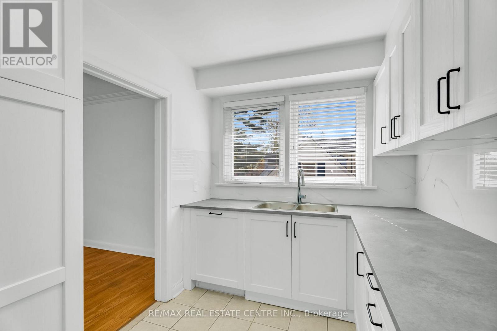 Upper - 48 Maple Avenue S, Mississauga, Ontario  L5H 2R6 - Photo 19 - W13140452