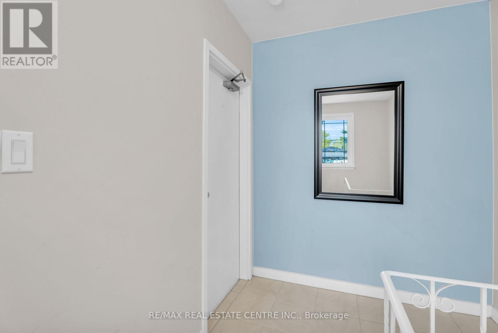 Upper - 48 Maple Avenue S, Mississauga, Ontario  L5H 2R6 - Photo 3 - W13140452