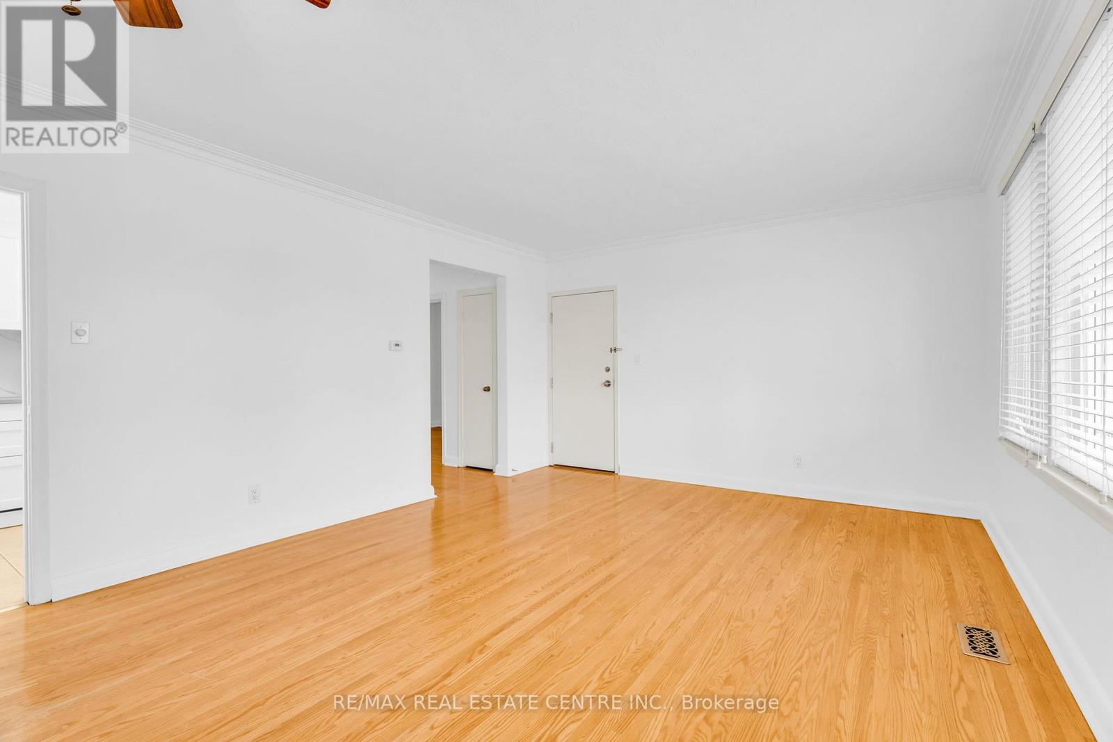 Upper - 48 Maple Avenue S, Mississauga, Ontario  L5H 2R6 - Photo 8 - W13140452