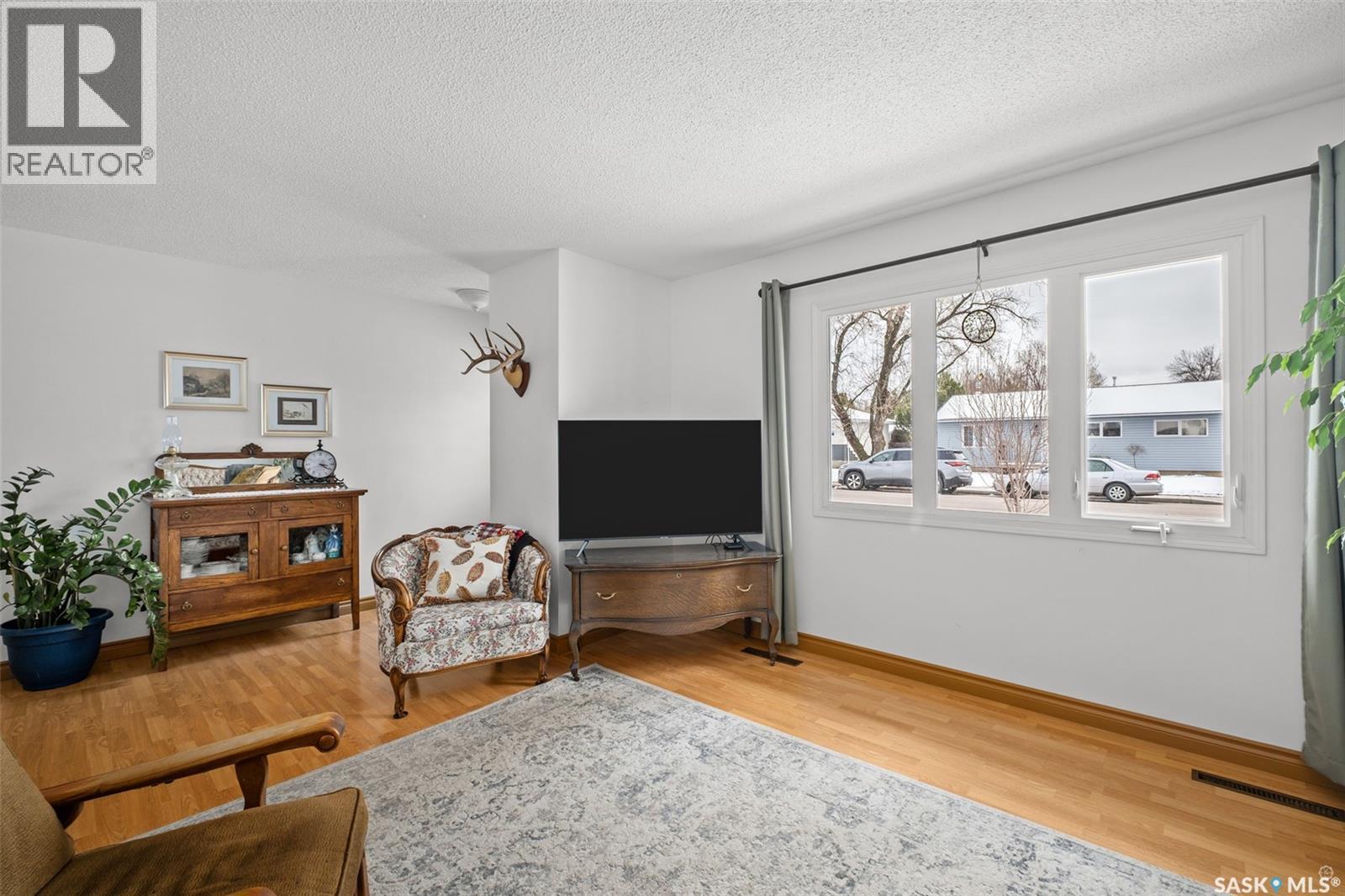 654 23rd Street W, Prince Albert, Saskatchewan  S6V 4H3 - Photo 4 - SK036251