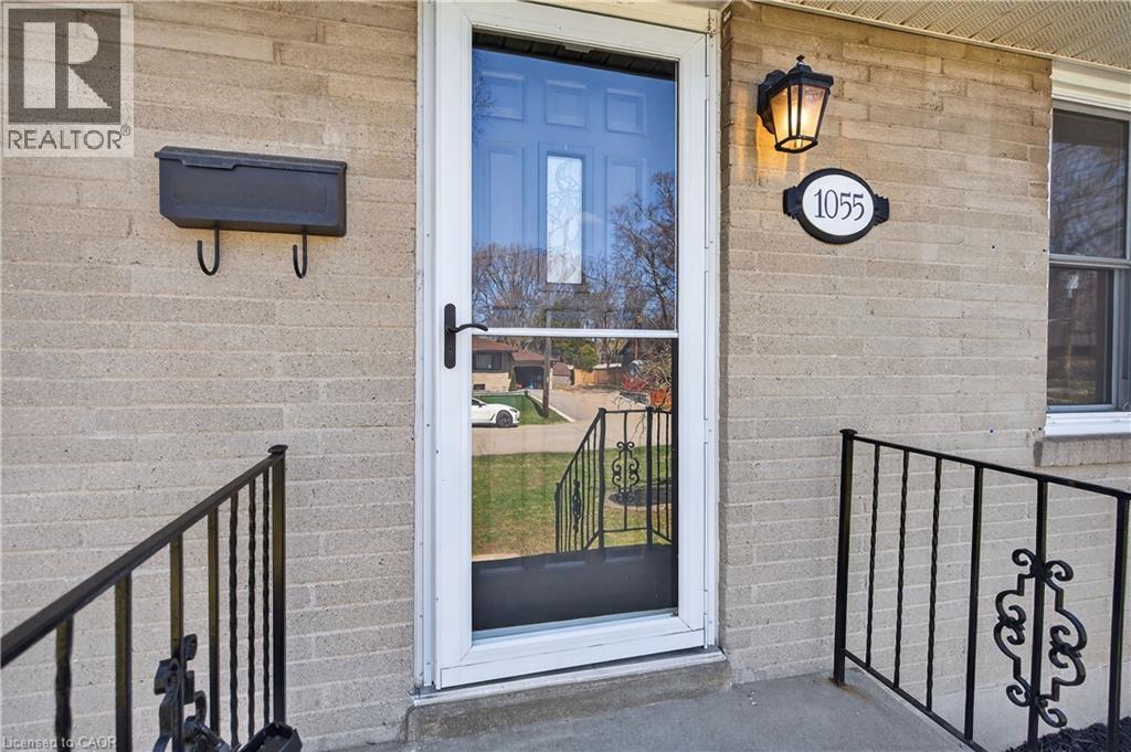 1055 Shepherd's Drive, Burlington, Ontario  L7T 3R4 - Photo 4 - 40823959