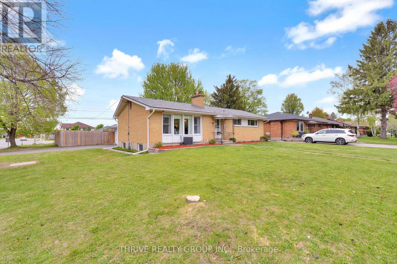 1 Goldwick Crescent, London East, Ontario  N5V 2K9 - Photo 2 - X13140518