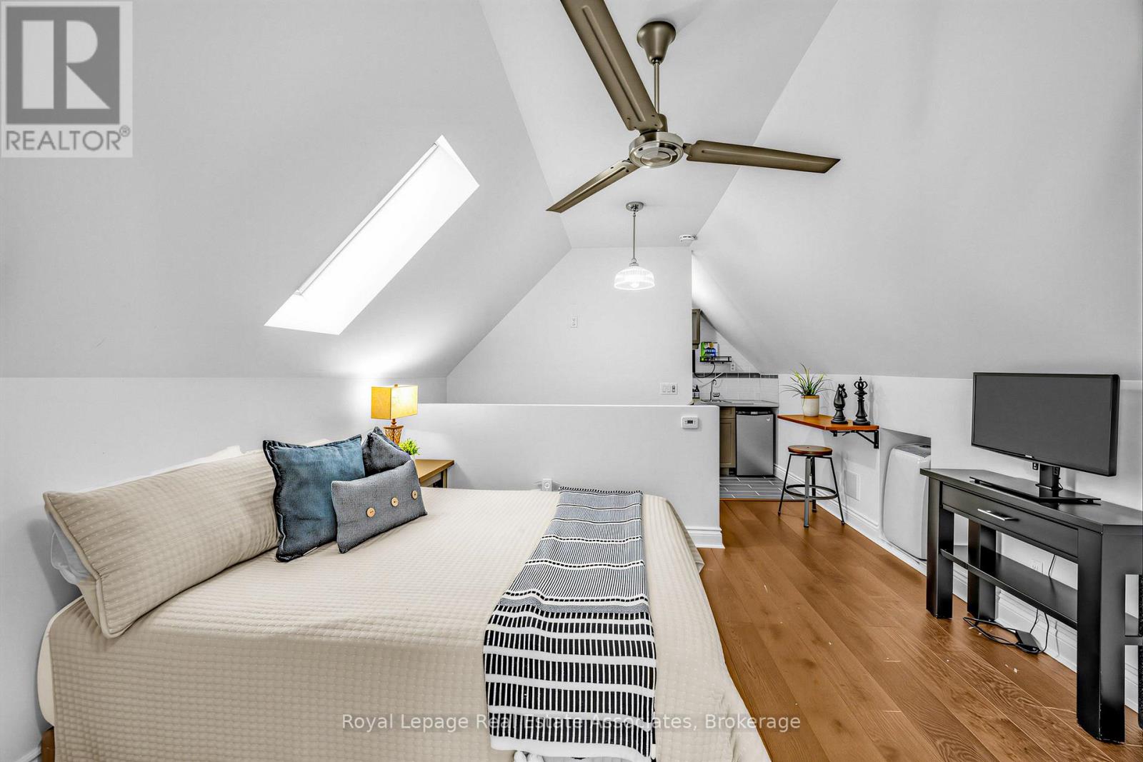 1593 Glenburnie Road, Mississauga, Ontario L5G 3C9 - Photo 28 - W12925262