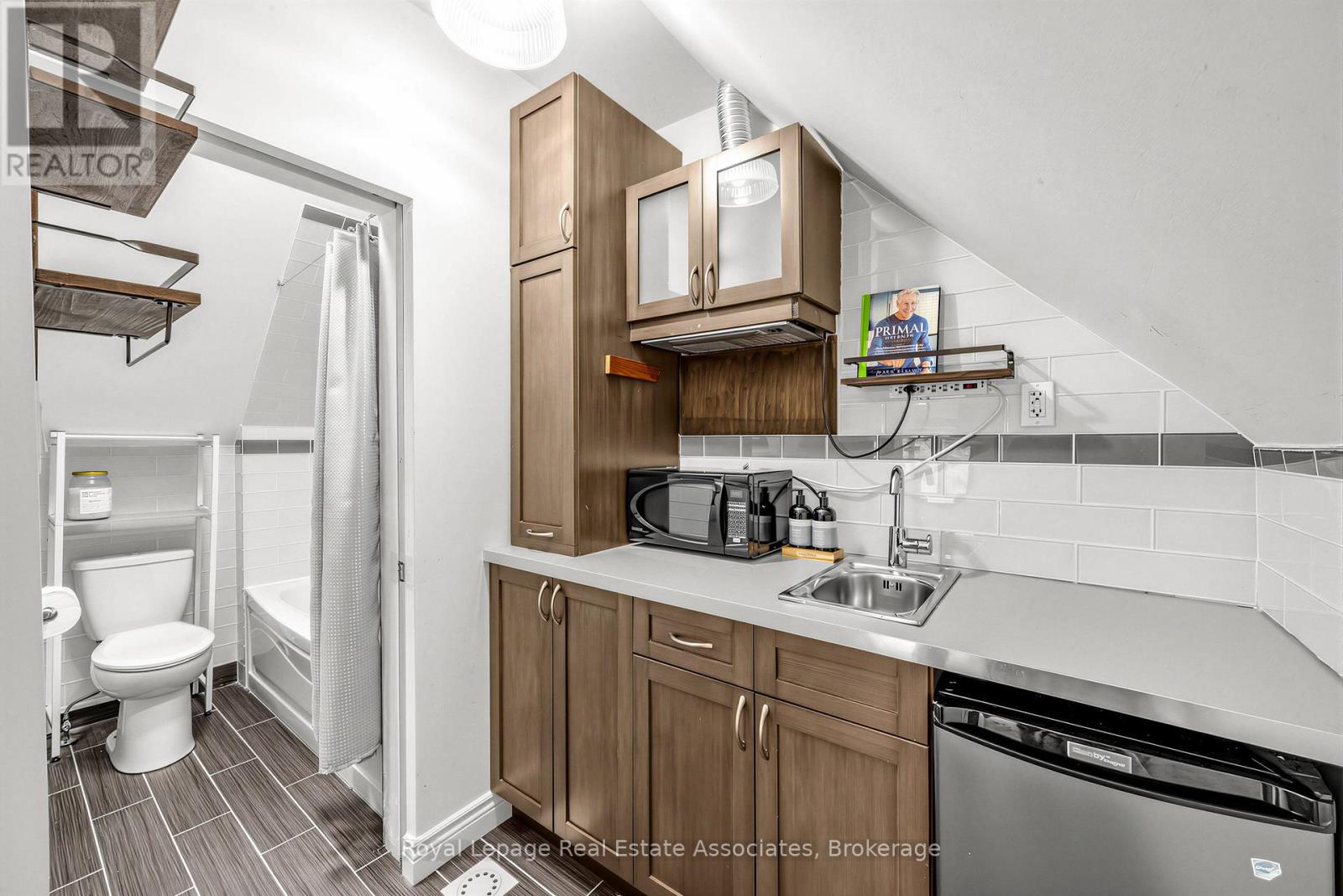 1593 Glenburnie Road, Mississauga, Ontario L5G 3C9 - Photo 29 - W12925262
