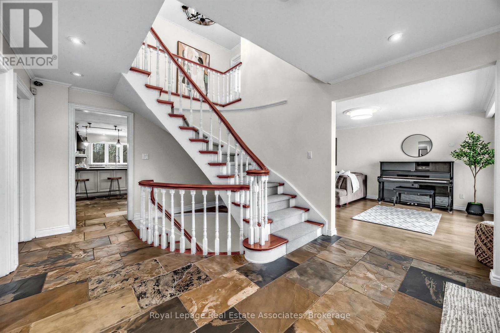 1593 Glenburnie Road, Mississauga, Ontario L5G 3C9 - Photo 6 - W12925262