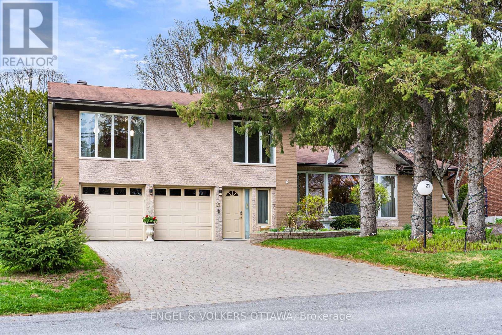 21 TIFFANY CRESCENT, Ottawa, Ontario