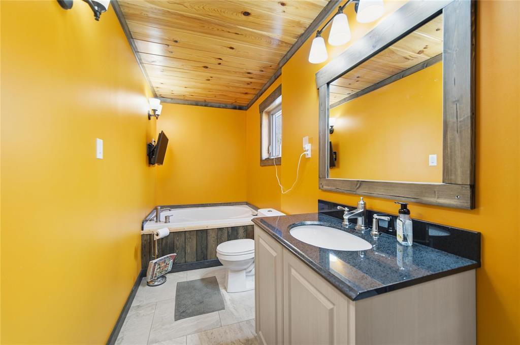 7 Mcdougall's Bay, West Hawk Lake, Manitoba R0E 2H0 - Photo 19 - 202610858