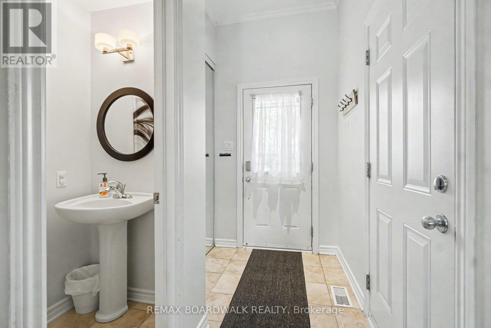 146 Marrissa Avenue, Ottawa, Ontario  K1J 0A6 - Photo 3 - X13140642