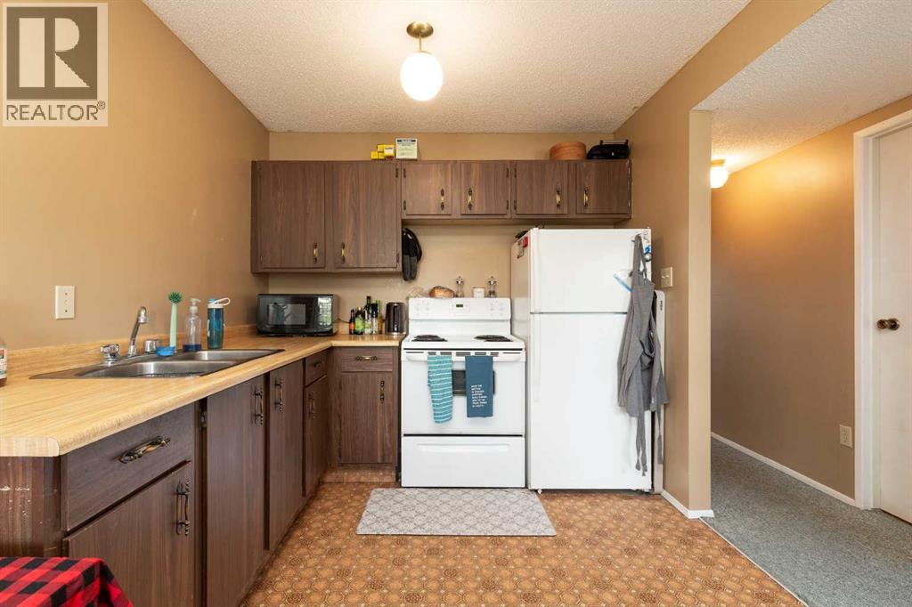 A&b, 625 Columbia Boulevard W, Lethbridge, Alberta  T1K 5K3 - Photo 17 - A2310967