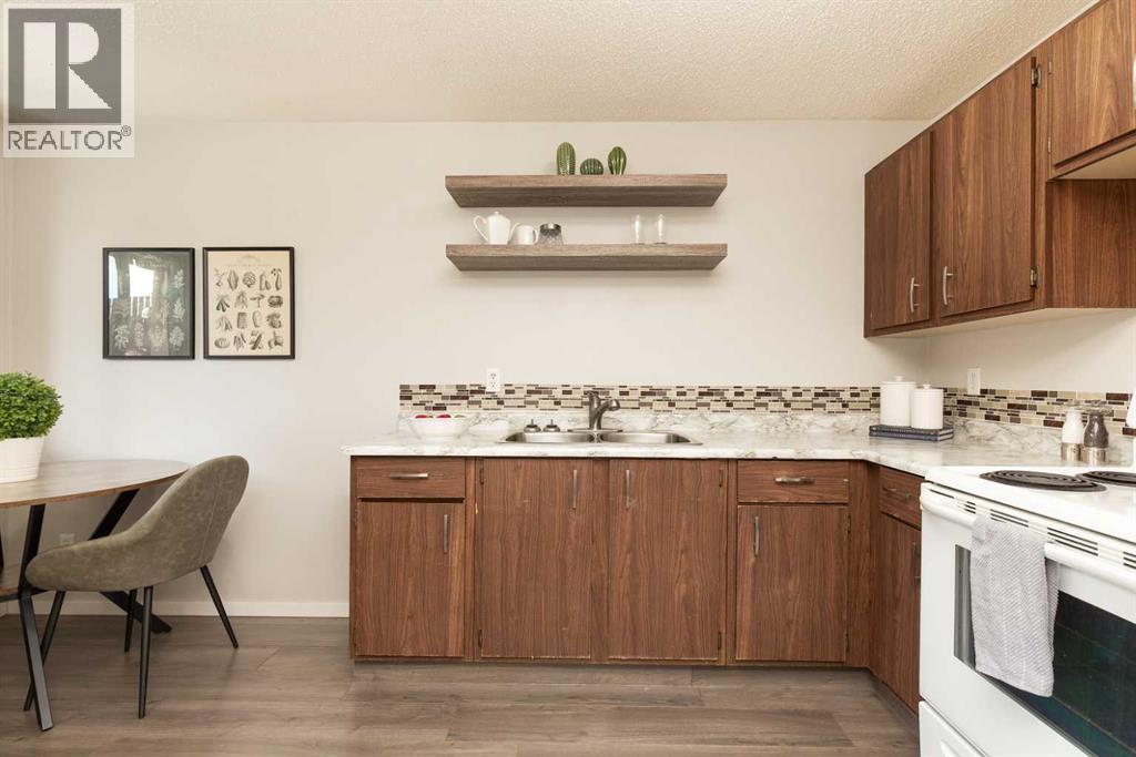 A&b, 625 Columbia Boulevard W, Lethbridge, Alberta  T1K 5K3 - Photo 6 - A2310967