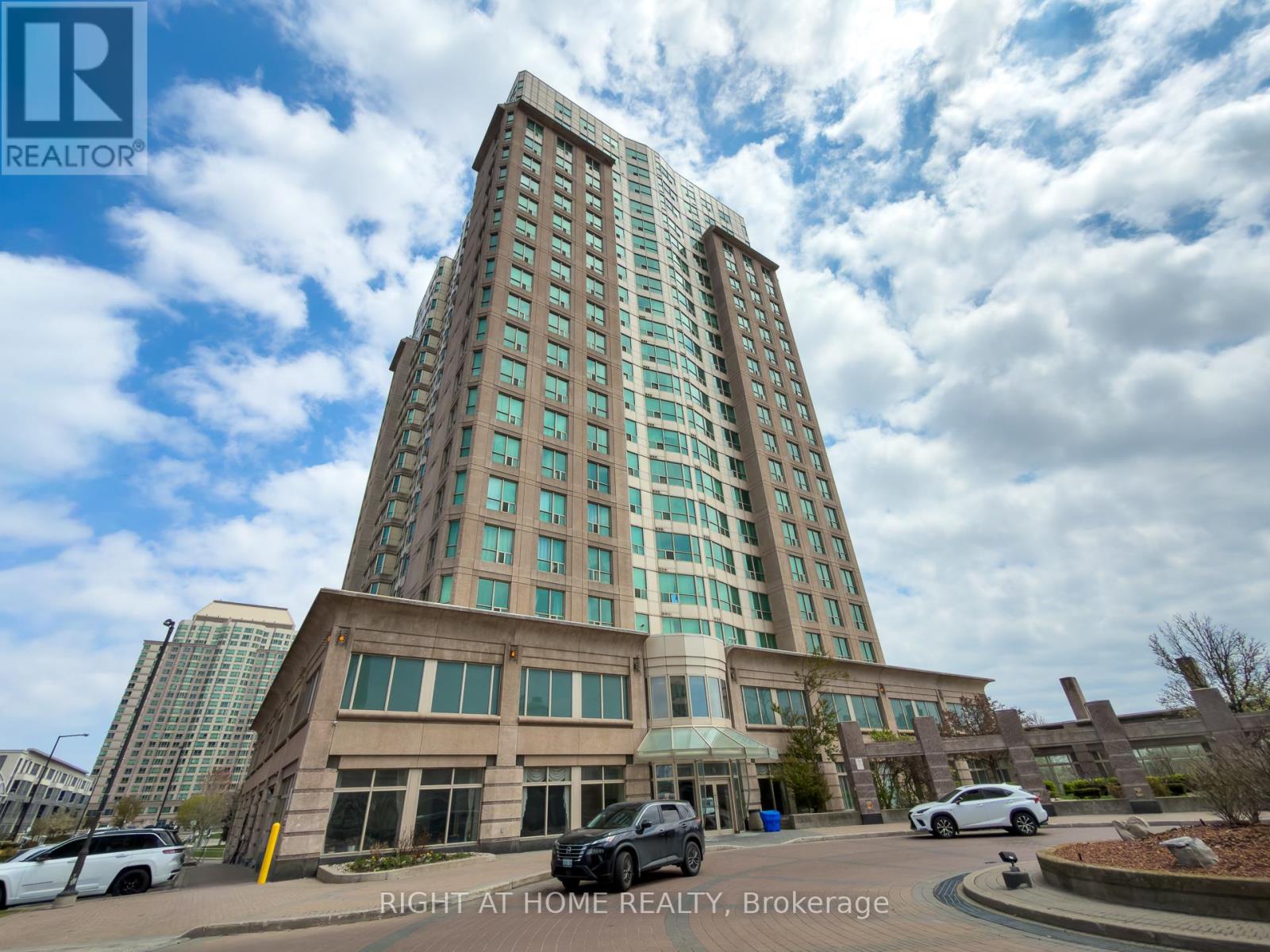 1008 - 8 Lee Centre Drive, Toronto, Ontario  M1H 3H8 - Photo 1 - E13140634