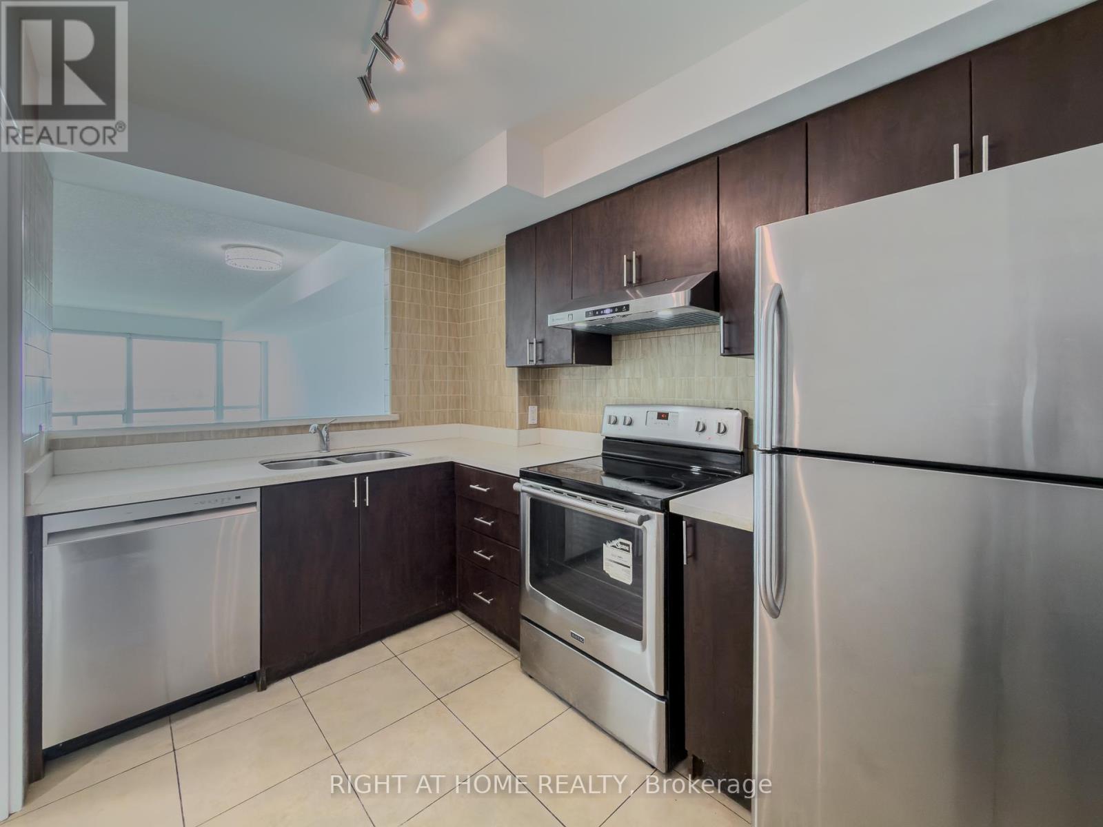 1008 - 8 Lee Centre Drive, Toronto, Ontario  M1H 3H8 - Photo 8 - E13140634