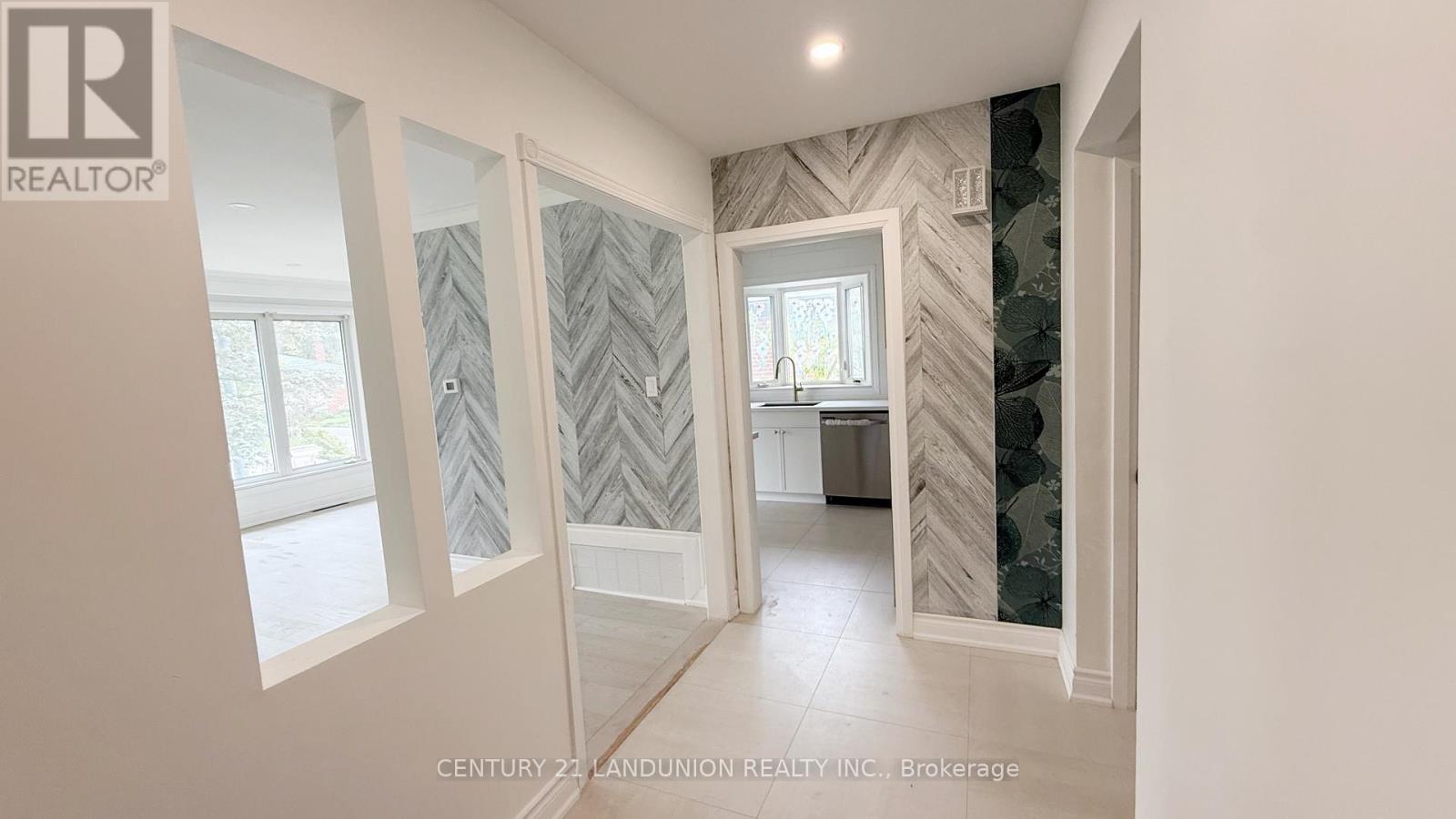 422 Lynett Crescent, Richmond Hill, Ontario  L4C 2V7 - Photo 3 - N13140608