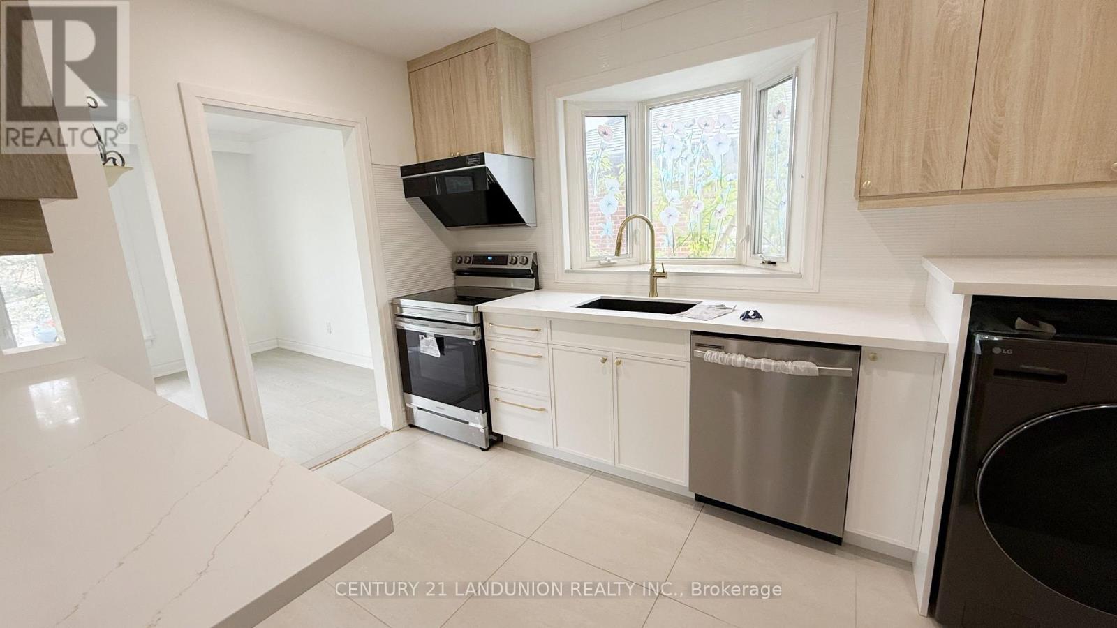 422 Lynett Crescent, Richmond Hill, Ontario  L4C 2V7 - Photo 4 - N13140608