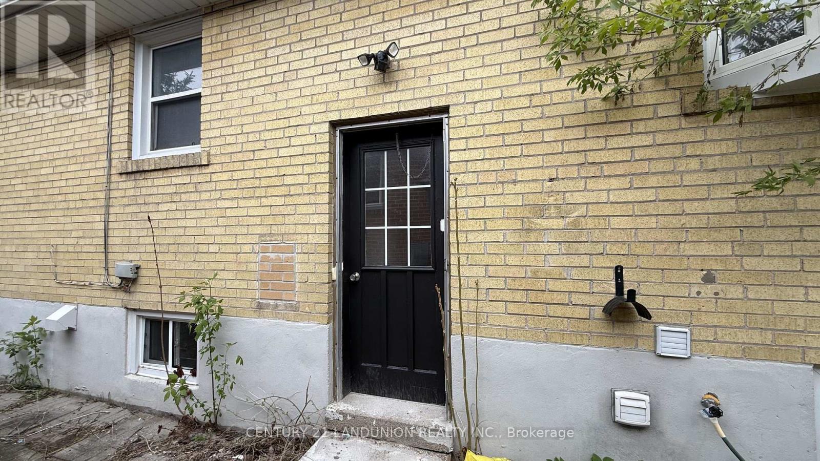 422 Lynett Crescent, Richmond Hill, Ontario  L4C 2V7 - Photo 2 - N13140640