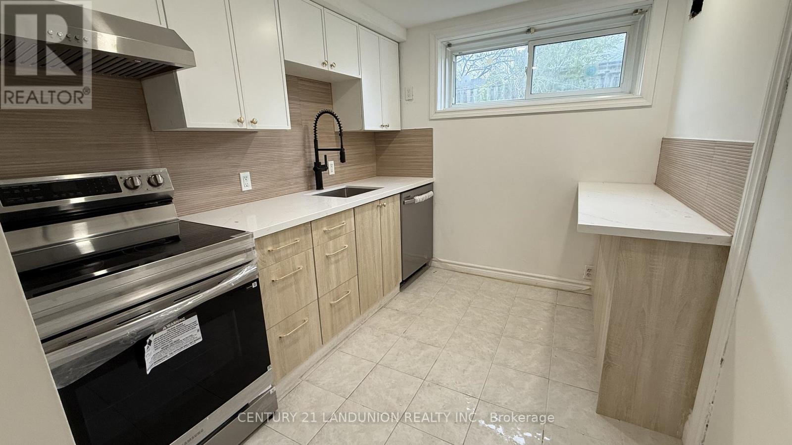 422 Lynett Crescent, Richmond Hill, Ontario  L4C 2V7 - Photo 4 - N13140640