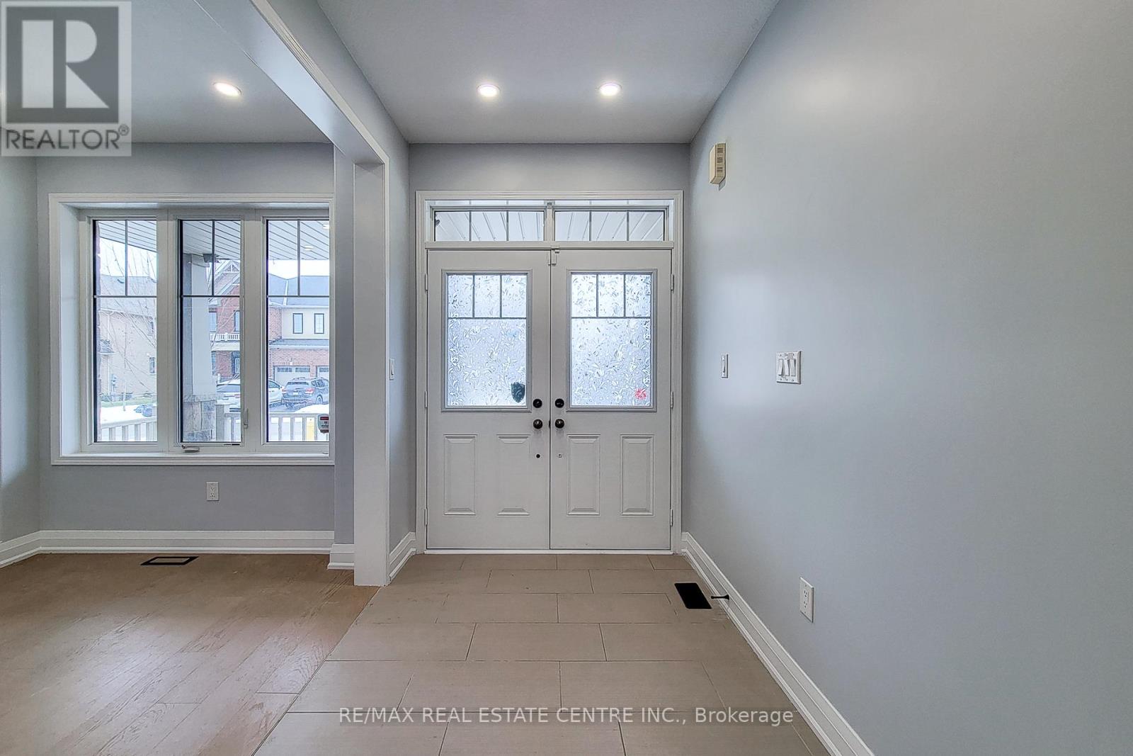 80 Larry Crescent, Haldimand, Ontario  N3W 0B2 - Photo 5 - X12817452