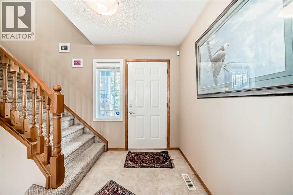 203 West Lakeview Circle, Chestermere, Alberta  T1X 1M5 - Photo 3 - A2310713
