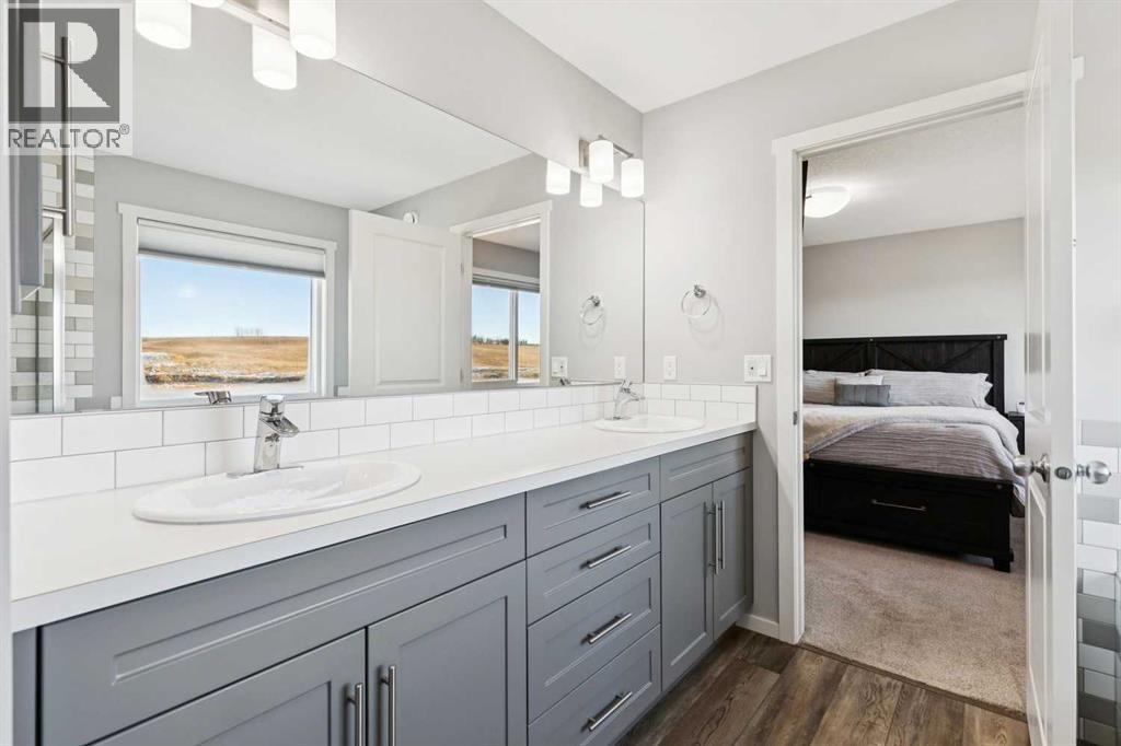 57 Crestridge Bay Sw, Calgary, Alberta T3B 6H2 - Photo 26 - A2299421