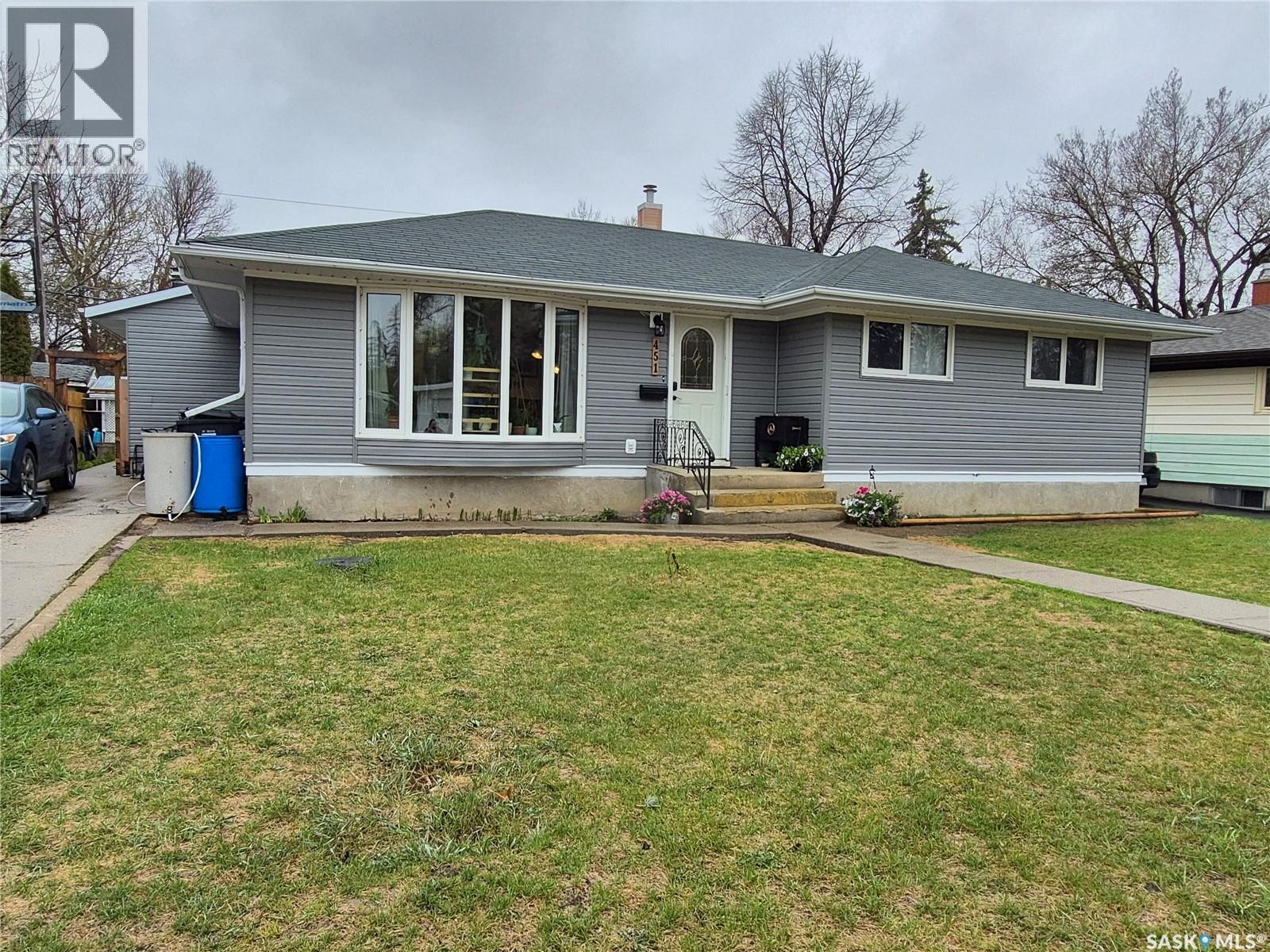 451 Woodlawn Crescent, Weyburn, Saskatchewan  S4H 0X5 - Photo 47 - SK036274