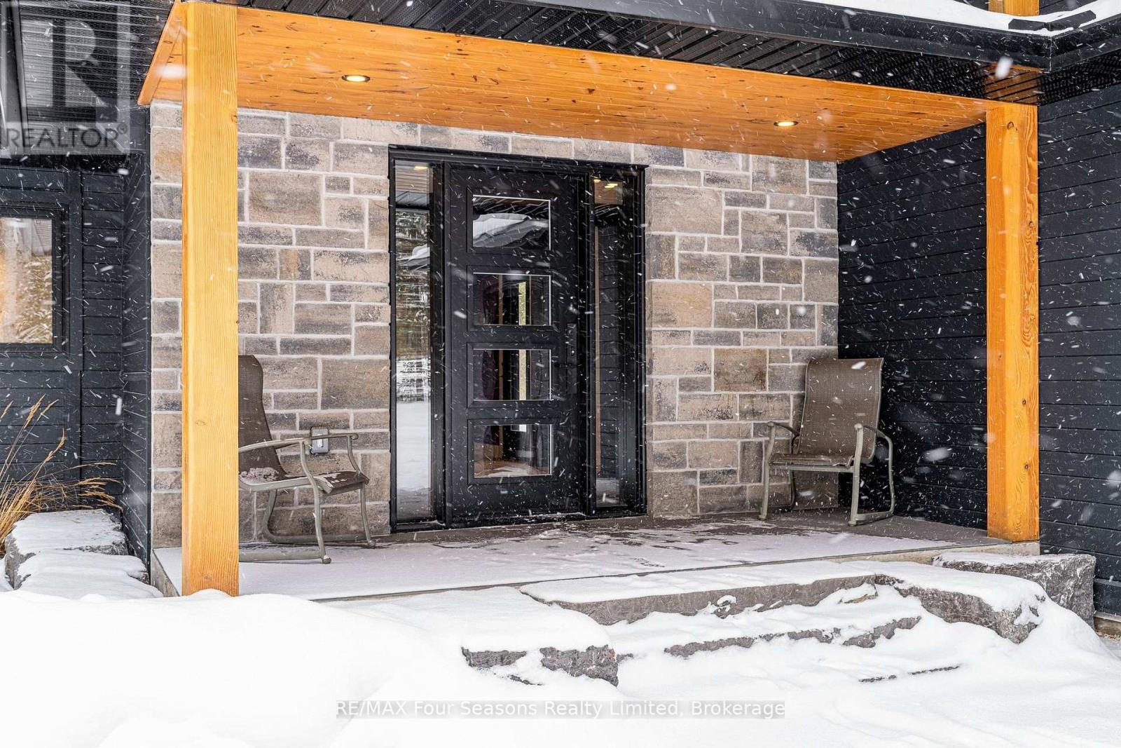 131 Chamonix Crescent, Blue Mountains, Ontario  L9Y 0S7 - Photo 4 - X12804762