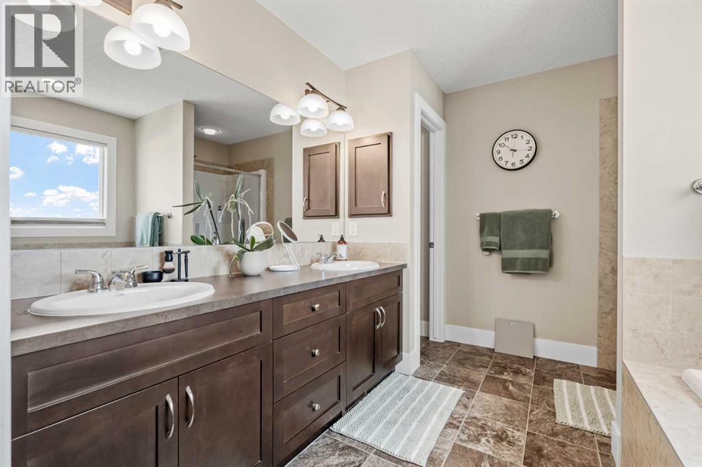 10 Heritage View, Cochrane, Alberta  T4C 0E4 - Photo 20 - A2309835