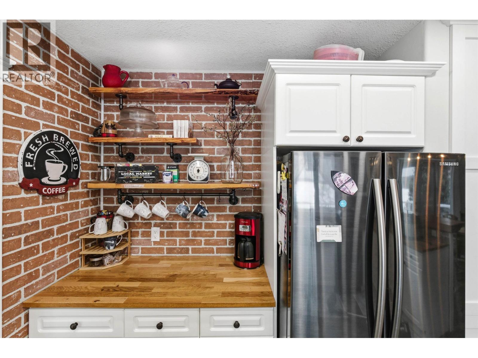 2448 Clara Road, 150 Mile House, British Columbia  V0K 2G0 - Photo 20 - R3097640