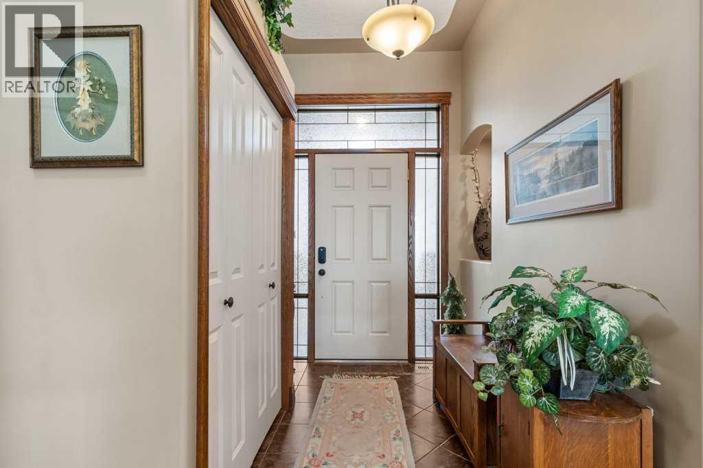 40 Oakwood Close, Red Deer, Alberta  T4P 0C5 - Photo 3 - A2309439