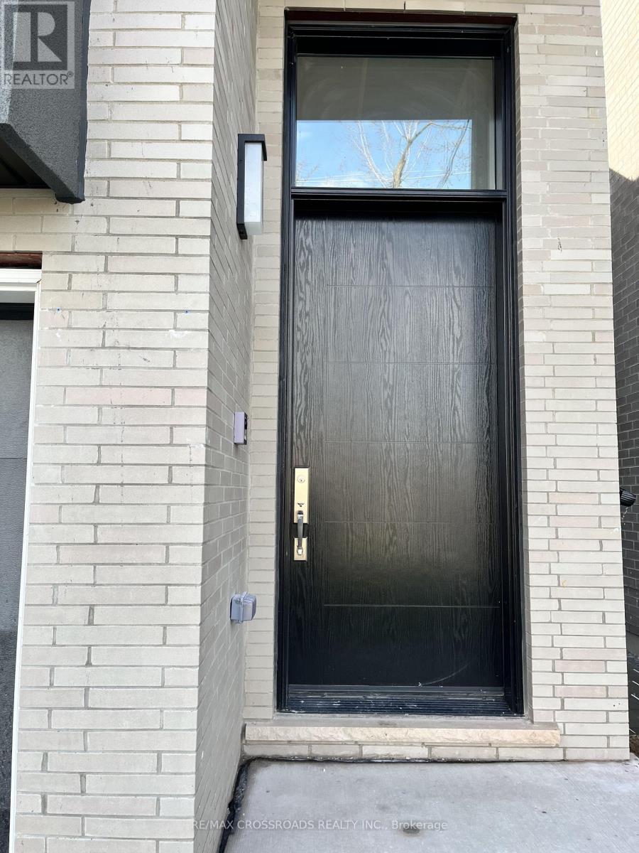 790 B Midland Avenue, Toronto, Ontario  M1K 4E7 - Photo 3 - E13140726