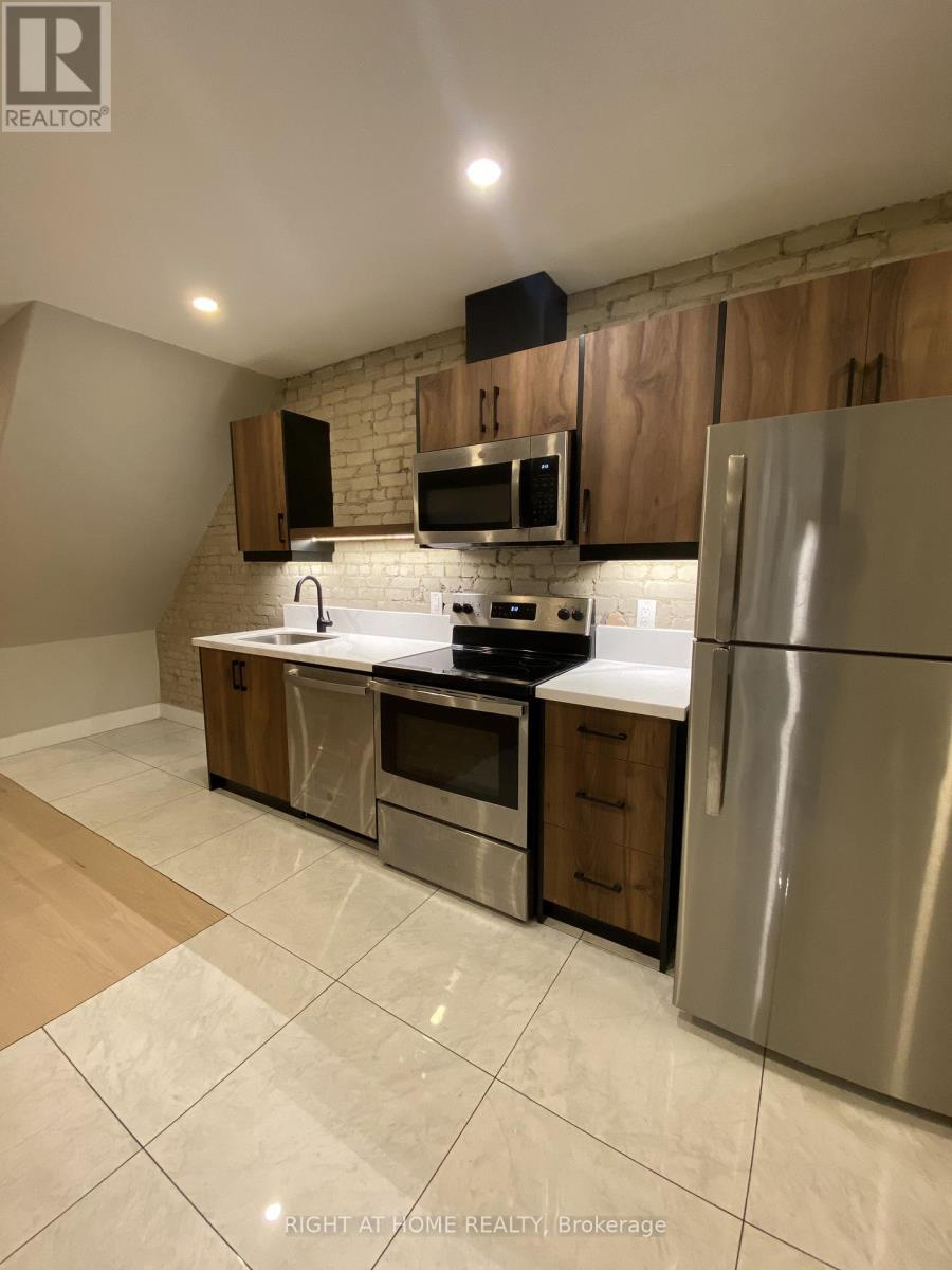 1 - 363 PARKSIDE DRIVE, Toronto, Ontario