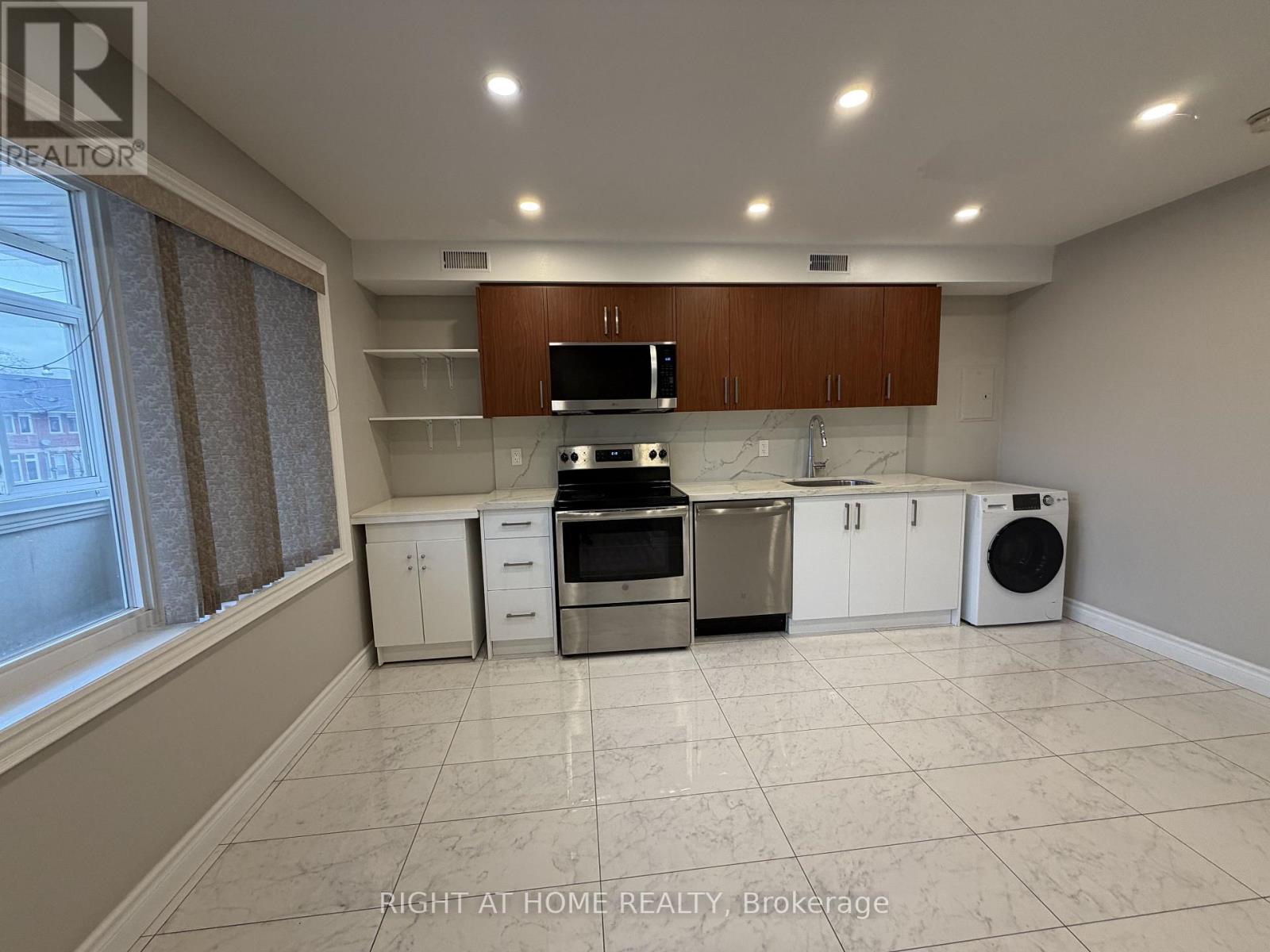 1 - 1543 Dupont Street, Toronto, Ontario  M6P 3S5 - Photo 2 - W13140730