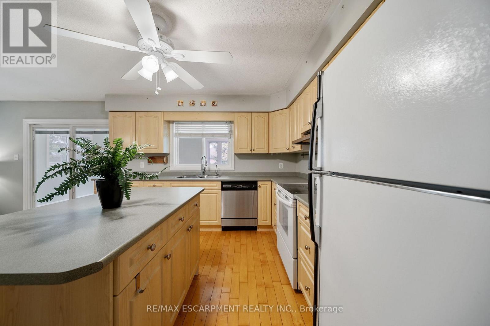 16 Macpherson Drive, Brant, Ontario  N3L 4B6 - Photo 12 - X13140676