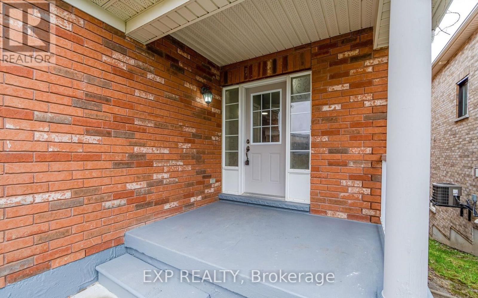 15 Lynn Street, Bradford West Gwillimbury, Ontario  L3Z 0B2 - Photo 2 - N13001110