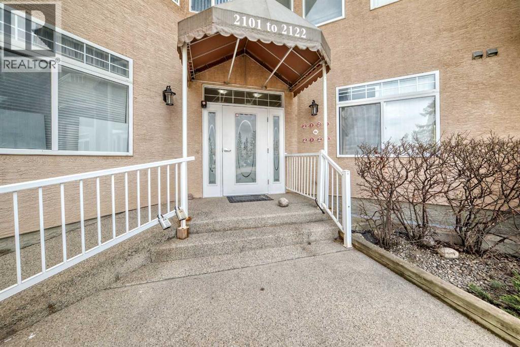 2122, 2122 Patterson View SW, Calgary, Alberta  T3H 3J9 - Photo 3 - A2309029
