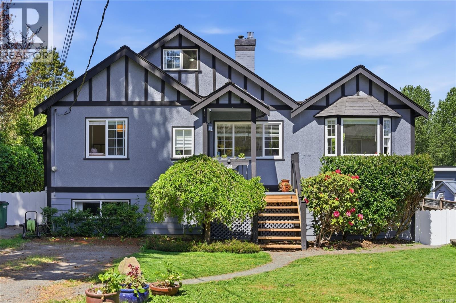 930 Lodge Ave, Saanich, British Columbia  V8X 3A8 - Photo 1 - 1036628