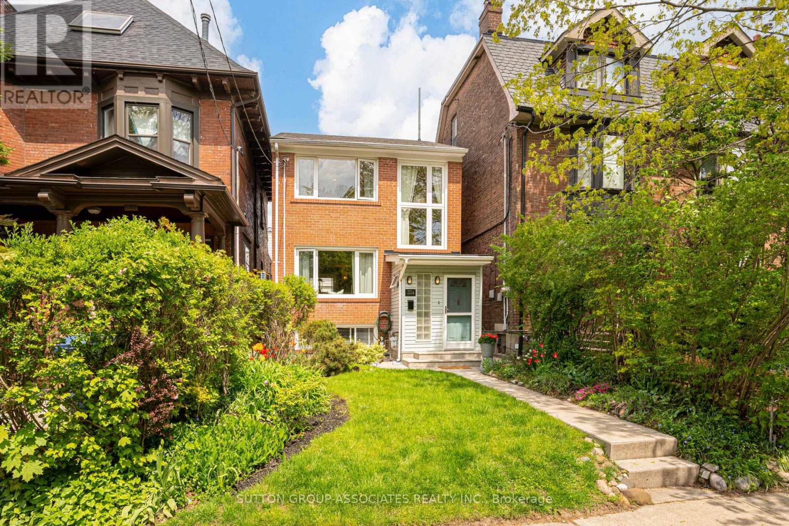 32A VERMONT AVENUE, Toronto, Ontario