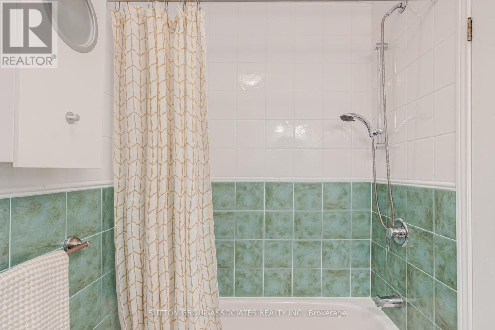 32a Vermont Avenue, Toronto, Ontario  M6G 1X7 - Photo 28 - C13140742