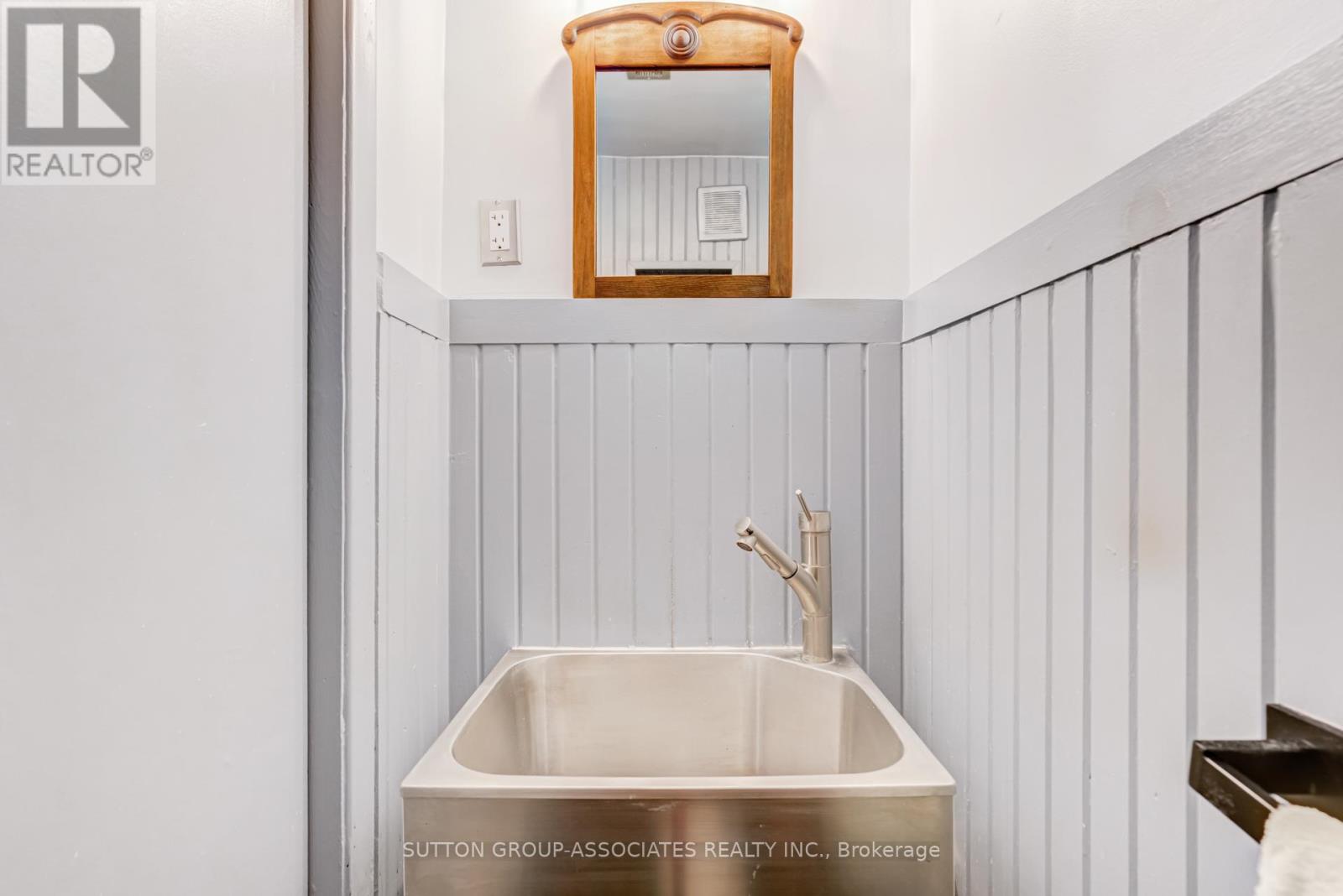 32a Vermont Avenue, Toronto, Ontario  M6G 1X7 - Photo 37 - C13140742
