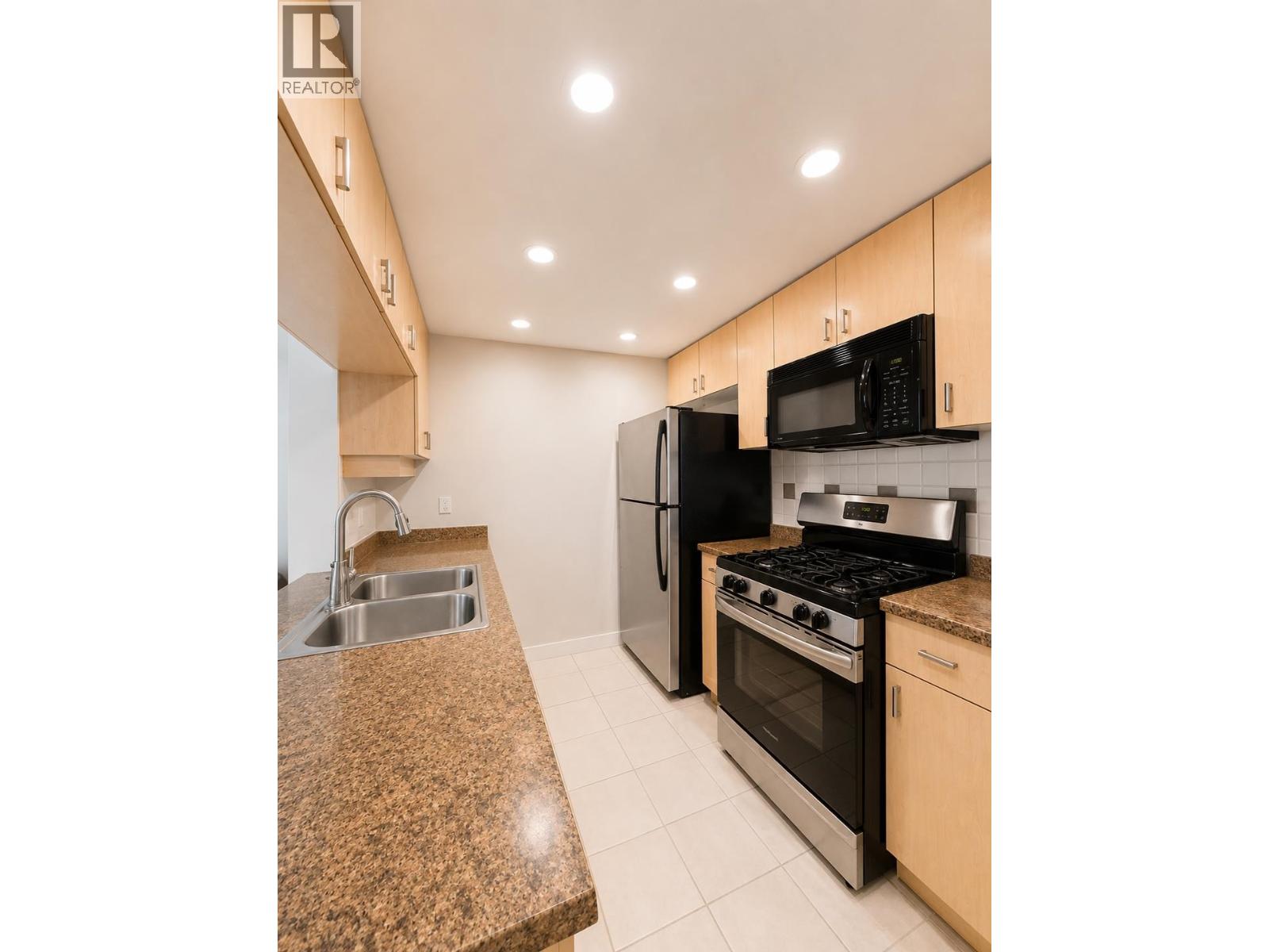 1802 1033 Marinaside, Vancouver, British Columbia  V6Z 3A3 - Photo 5 - R3124603