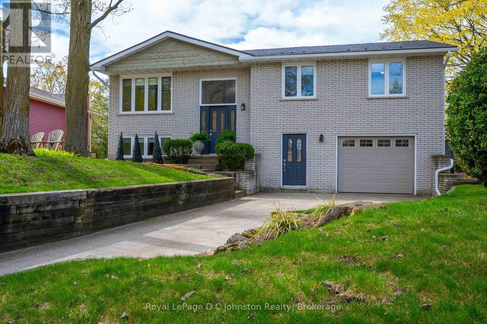 343 MAPLE DRIVE, Saugeen Shores, Ontario