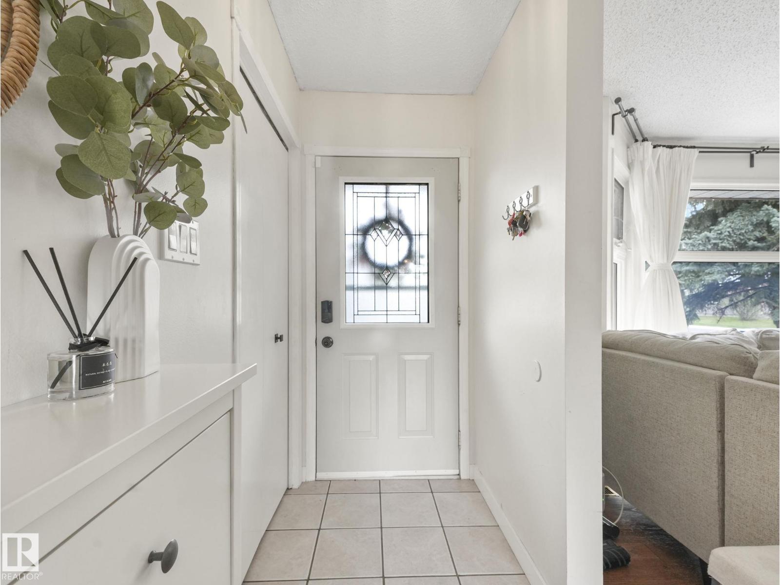 168 Humberstone Rd Nw, Edmonton, Alberta  T5A 4C6 - Photo 4 - E4488446