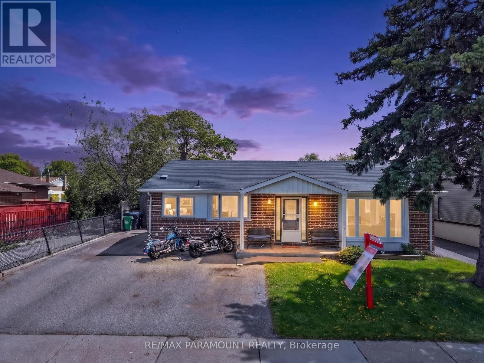 250 AVONDALE BOULEVARD, Brampton, Ontario
