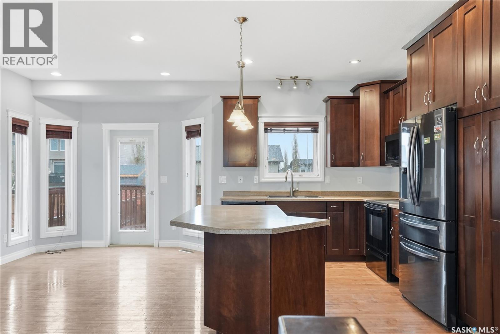 817 Columbia Way, Martensville, Saskatchewan  S0K 0A2 - Photo 10 - SK036288