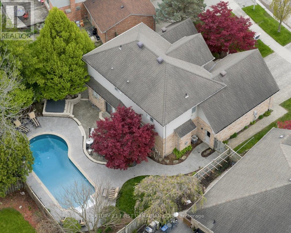 10 Bassenthwaite Crescent, London North, Ontario  N6G 4V5 - Photo 3 - X13140750