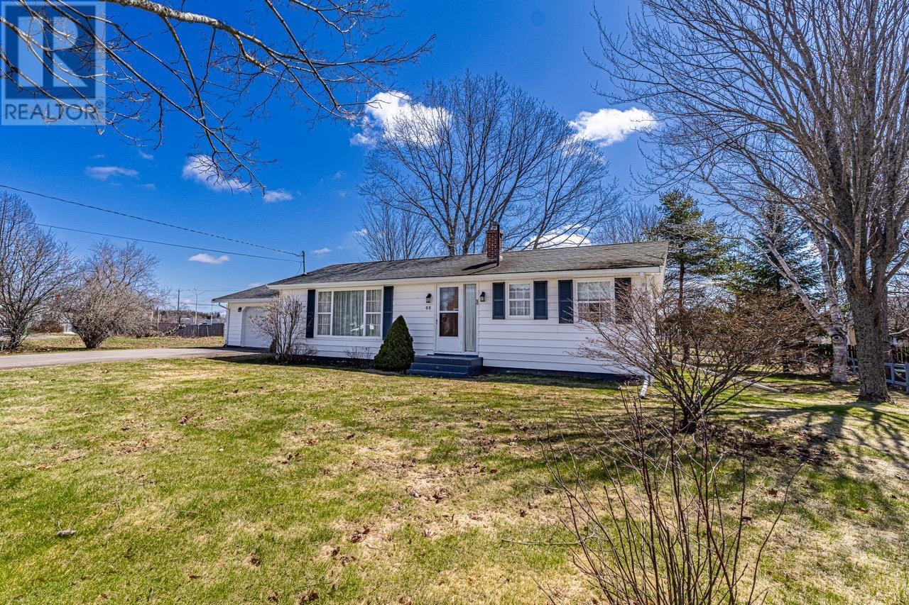 44 Ingleside Drive, Charlottetown, Prince Edward Island  C1C 1B9 - Photo 2 - 202605382