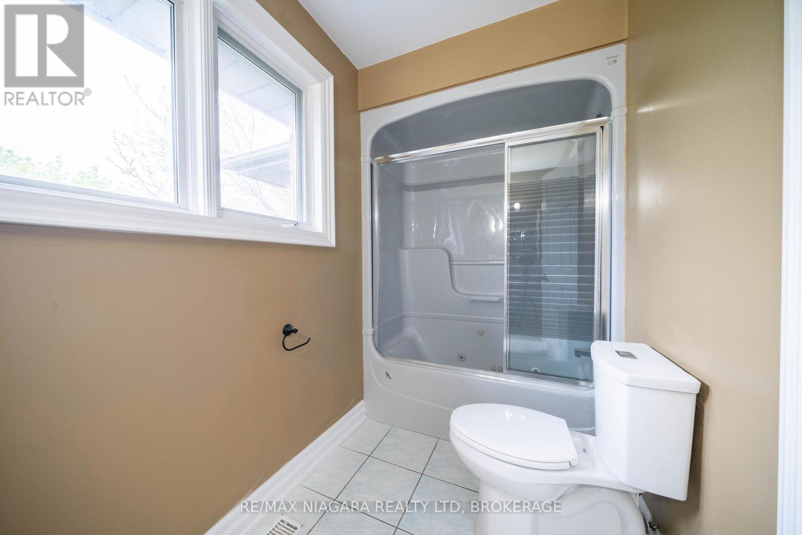 2 Mcclure Crescent, Thorold, Ontario  L2V 4B6 - Photo 35 - X13140792