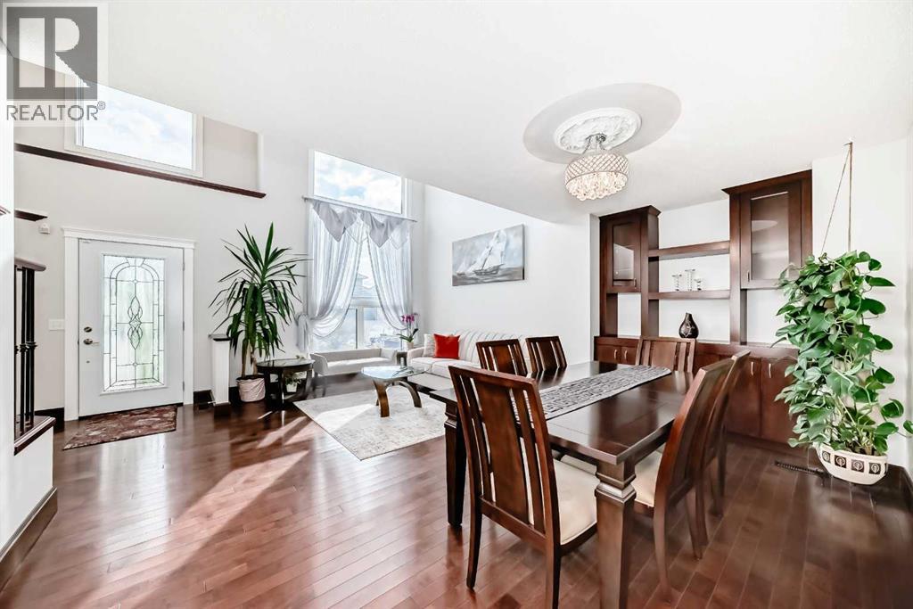 109 Royal Crest Terrace Nw, Calgary, Alberta  T3G 4M2 - Photo 4 - A2311540